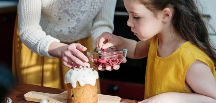 Pusťte děti do kuchyně: proč vařit s dětmi a kterým receptem začít