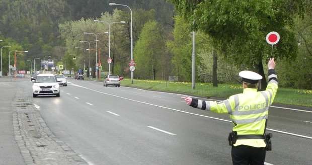 Vysoce postavený kriminalista ze Středních Čech nadýchal za volantem přes 2 promile. (ilustrační foto)
