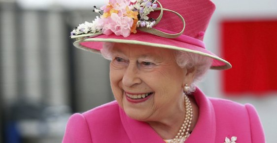 Britské královně je 90, zatím slaví hlavně v soukromí. Show teprve přijde