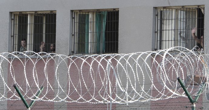 Dozorci z Rýnovice týrali vězně: Soud jim dal podmínku!