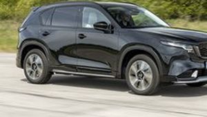 Více výkonu pro CX-5 a překvapení pro šestiválec. Mazda poodhaluje novinky Více výkonu pro CX-5 a překvapení pro šestiválec. Mazda poodhaluje novinky