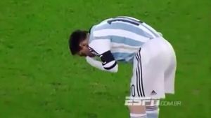 VIDEO: Fakt nechutná podívaná. 4 sportovci, kteří zvraceli přímo na hřišti VIDEO: Fakt nechutná podívaná. 4 sportovci, kteří zvraceli přímo na hřišti