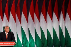 Orbán, nebo revoluční šestikoalice? Vyrovnané maďarské volby může rozhodnout…