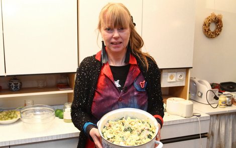 Lenka Kořínková a její bramborový salát bez brambor