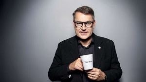 Vláda hned prvním rozpočtem porušila svůj program, říká ekonom Mojmír Hampl