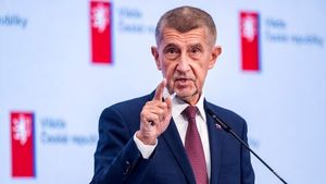 Vláda stropuje ceny paliv i volební výsledek. Babiš na kampaň utratí miliardy Vláda stropuje ceny paliv i volební výsledek. Babiš na kampaň utratí miliardy