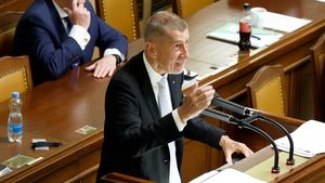 Vláda ustála hlasování o nedůvěře. Jednání provázely urážky. Glosovali jsme živě Vláda ustála hlasování o nedůvěře. Jednání provázely urážky. Glosovali jsme živě