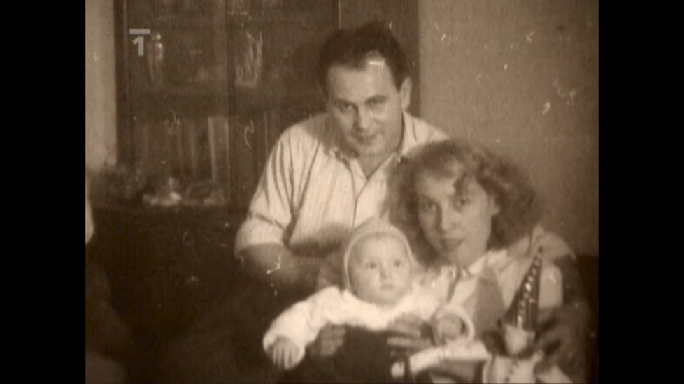 1952 - Vladimír Marek s rodiči, tatínek byl kuchař a maminka Helena je vyučená dámská krejčová