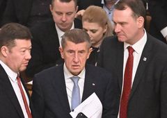 Vladimír Mertlík: Zatímco řešíme toaletní papír ve vlaku, vláda za kulisami skandálů rozebírá stát Vladimír Mertlík: Zatímco řešíme toaletní papír ve vlaku, vláda za kulisami skandálů rozebírá stát