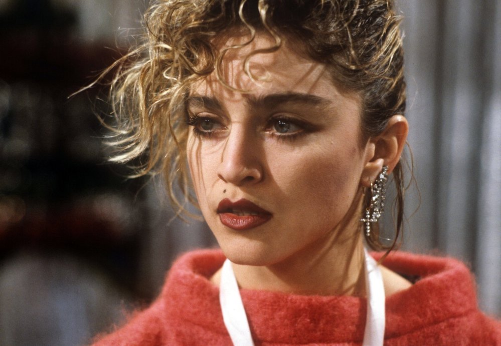 1982: Asymetrické účesy a wet look (Madonna)