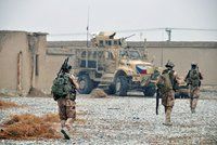 V Afghánistánu zabili českého vojáka, další dva zranili. Útočil místní voják, tvrdí NATO