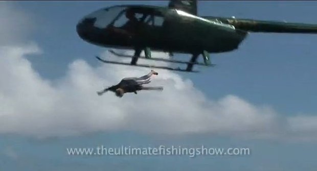 Extrémní rybaření skokem z vrtulníku