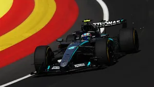 Všimli jste si, jak kamera z vrtulníku sletí do kokpitu? Formule 1 začíná používat úžasné AI přechody Všimli jste si, jak kamera z vrtulníku sletí do kokpitu? Formule 1 začíná používat úžasné AI přechody