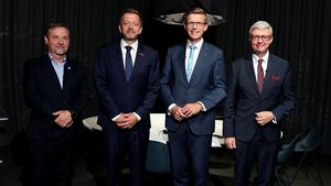 Vyhrocená předvolební debata Blesku: „Neplníte sliby!“ Hádky o hypotéky, komunisty i »čuně« Novotného Vyhrocená předvolební debata Blesku: „Neplníte sliby!“ Hádky o hypotéky, komunisty i »čuně« Novotného