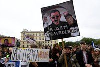 „Tady ti řepka nepokvete.“ Studenti v Praze protestovali proti Babišovi i Benešové