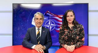 Vysíláme: Velvyslanec USA ve studiu Blesku o  souboji Bidena s Trumpem a budoucnosti NATO