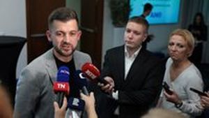 Zákulisí štábu ANO: Dorazí nachlazený Babiš? Přišel lídr Hušbauer Zákulisí štábu ANO: Dorazí nachlazený Babiš? Přišel lídr Hušbauer
