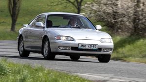 Zapomenutá Mazda MX-6 se možná vrátí. Nová technika může fanoušky zklamat