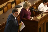 Hádky o zrušení EET ve Sněmovně: Chyba, zuří Schillerová. Vláda věří podnikatelům, oponoval Stanjura