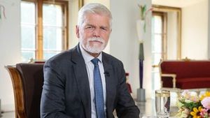 Zdivočelá politika vs. prezidentský klid. Proč Petrovi Pavlovi roste popularita i přes útoky koalice Zdivočelá politika vs. prezidentský klid. Proč Petrovi Pavlovi roste popularita i přes útoky koalice