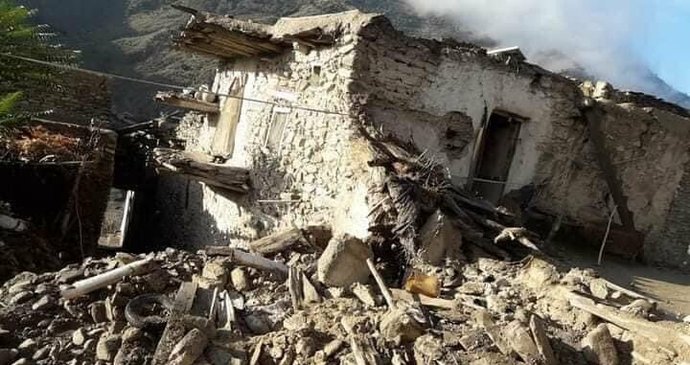 Nejméně 130 mrtvých po zemětřesení v Afghánistánu: „Silné otřesy“ pocítili i v Pákistánu a Indii