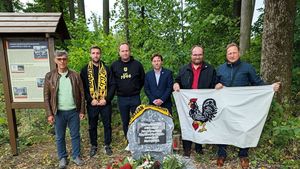 Zemřelo 12 lidí! Oběti neštěstí v Jeseníkách mají po 79 letech pomník v „zatáčce smrti“