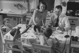 Jak vypadal život americké ženy v domácnosti ve 40. letech 20. století? Prohlédněte…
