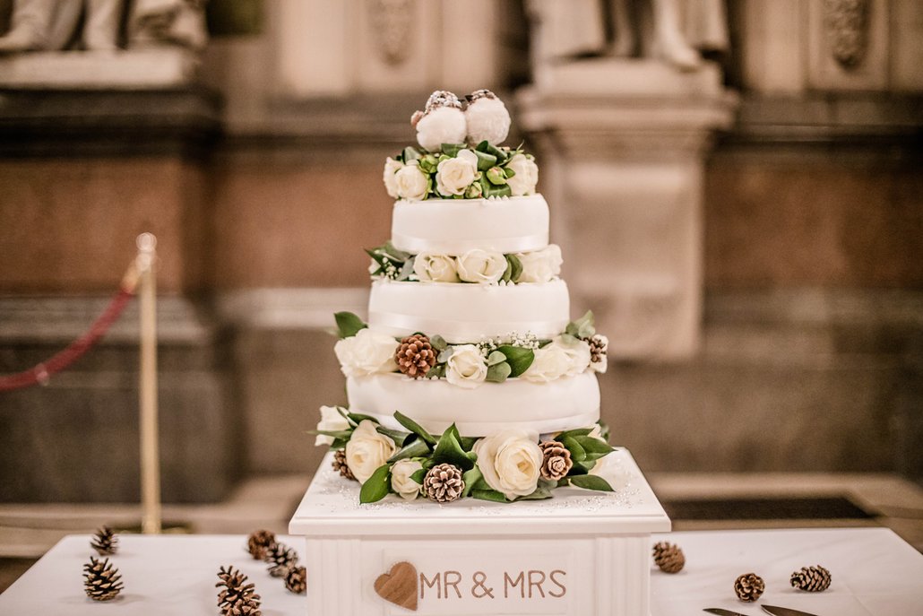 Plánujete-li svatbu v zimním období, tak zajisté oceníte inspiraci v naší galerii plné krásných svatebních dortů.