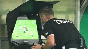 ZLATÁ PÍŠŤALKA: Hradec měl v dohrávce kopat penaltu, ruka v Ďolíčku byla ZLATÁ PÍŠŤALKA: Hradec měl v dohrávce kopat penaltu, ruka v Ďolíčku byla