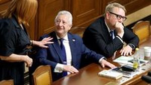 Změny v návrhu rozpočtu: Obrana dostane o 100 milionů méně, půjdou na platy Změny v návrhu rozpočtu: Obrana dostane o 100 milionů méně, půjdou na platy