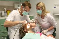 Naprostá katastrofa: Na severu Moravy chybí zubaři! 10 let bez prohlídky!