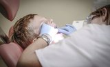 Mají už vaše děti zoubky? Zjistěte, kdy s nimi navštívit zubaře.