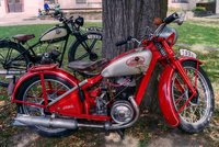 Zloděj prohledal chatu, poklad ale našel v garáži: Sebral dvě historické motorky Jawa